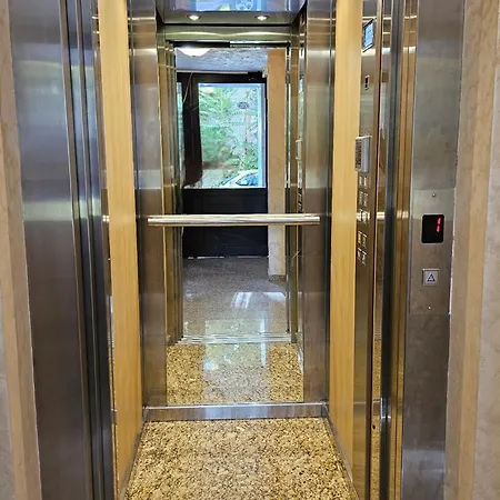 Apartment Center-near Old Town,kapana,free Parking And High Speed Wi-fi *