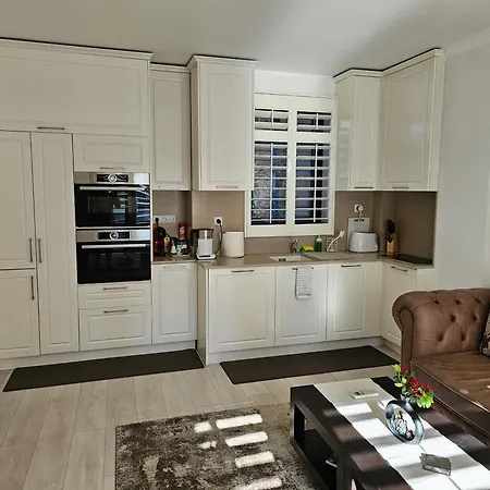 Apartment Center-near Old Town,kapana,free Parking And High Speed Wi-fi *