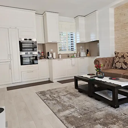 Center-near Old Town,kapana,free Parking And High Speed Wi-fi *